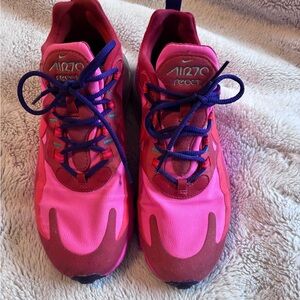 Woman’s Nike React Air70
Size 8.5